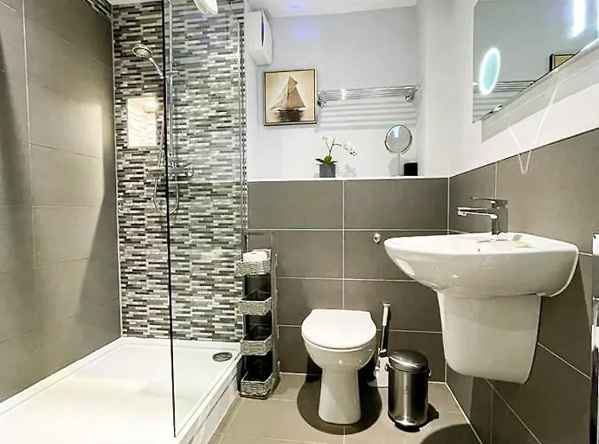 Modern 3 Bedroom Apartment, West End Edinburgh