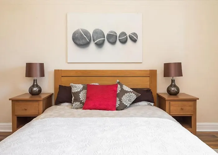 Abercorn Semi-detached House בית נופש *