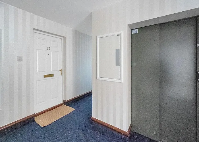 Apartment Modern 1br Flat - Free Parking + Lift *