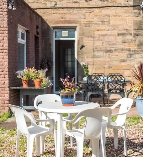 Abercorn Semi-detached House בית נופש *