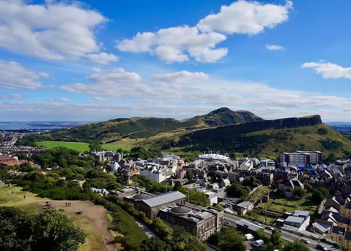 Abercorn Semi-detached House בית נופש אדינבורו