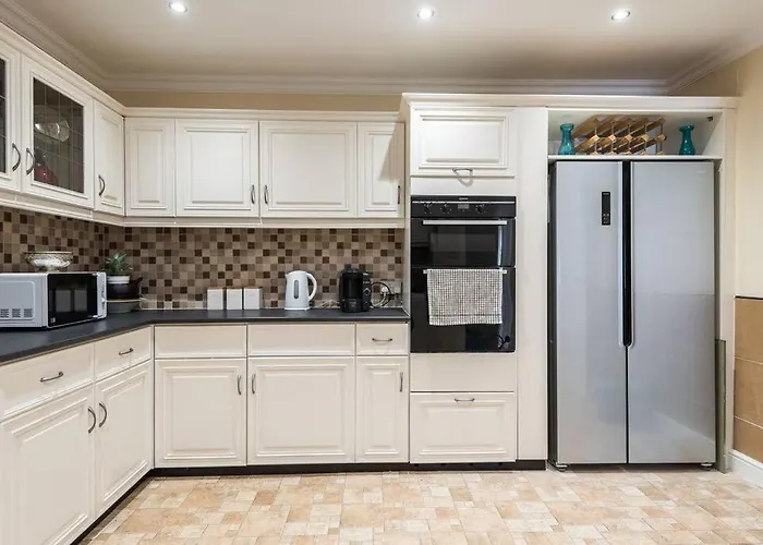 Abercorn Semi-detached House בית נופש