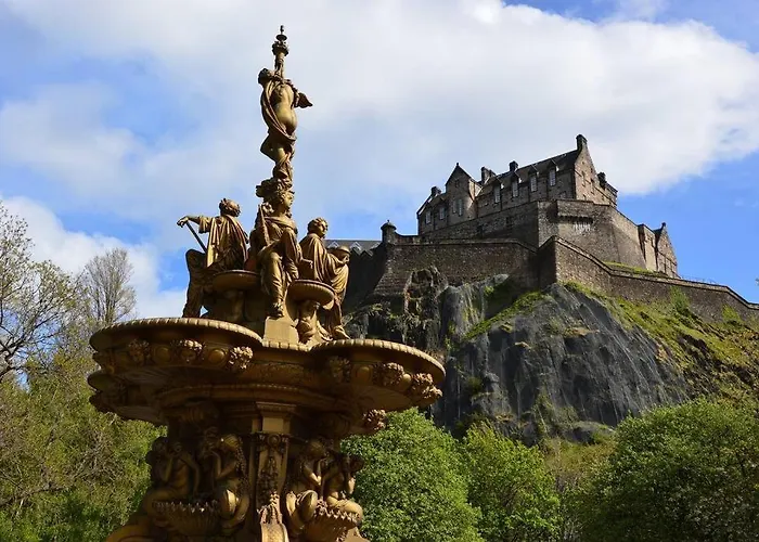 Abercorn Semi-detached House בית נופש