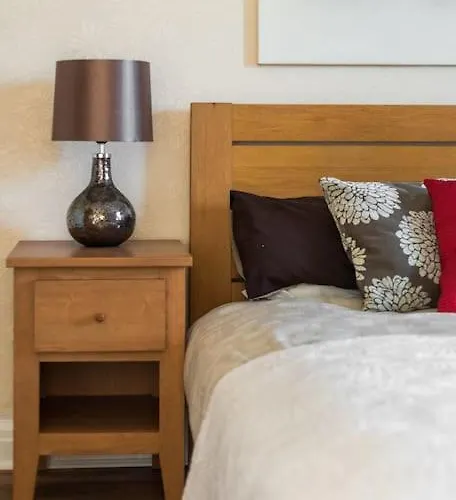 Abercorn Semi-detached House *