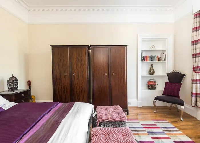 בית נופש Abercorn Semi-detached House