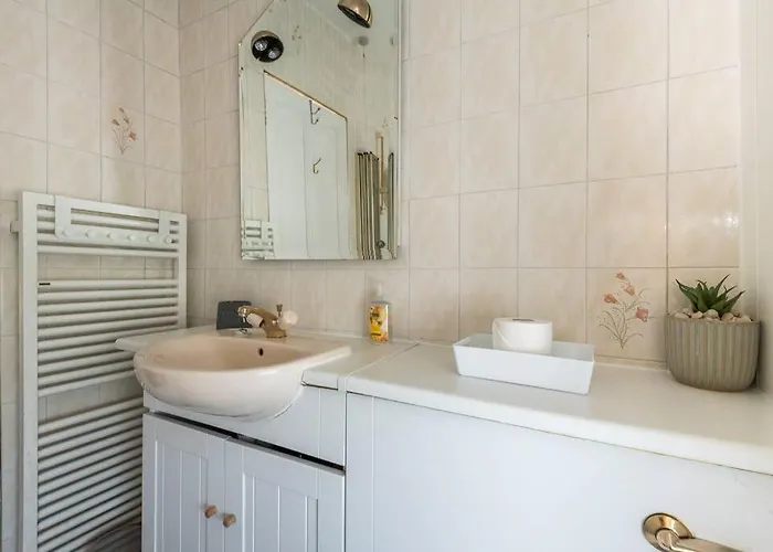 Abercorn Semi-detached House בית נופש *