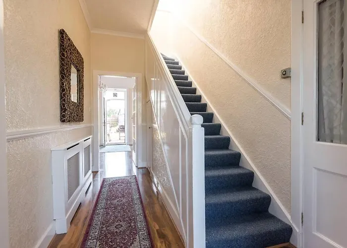 בית נופש Abercorn Semi-detached House אדינבורו