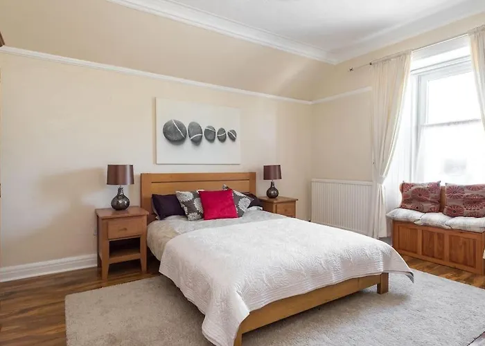 Abercorn Semi-detached House בית נופש