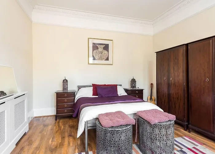 Abercorn Semi-detached House בית נופש *