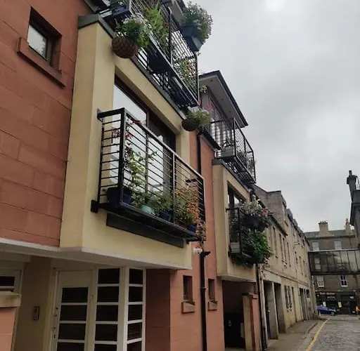 West End & Eicc With Parking Διαμέρισμα