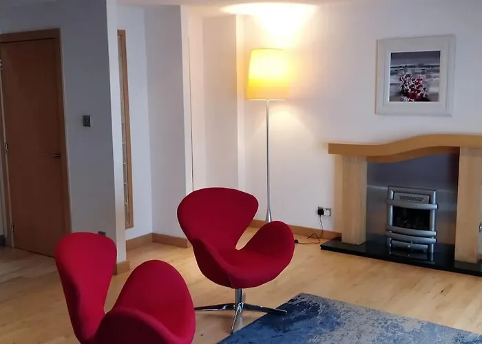 West End & Eicc With Parking Apartamento