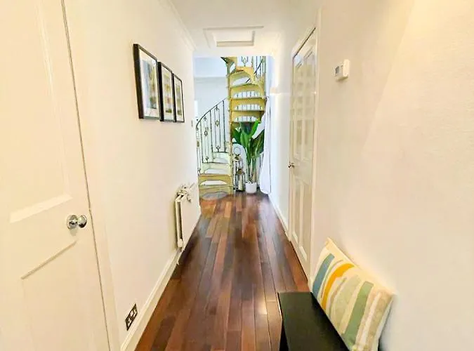 Exquisite & Lively With Fireplace & Panoramic Views *