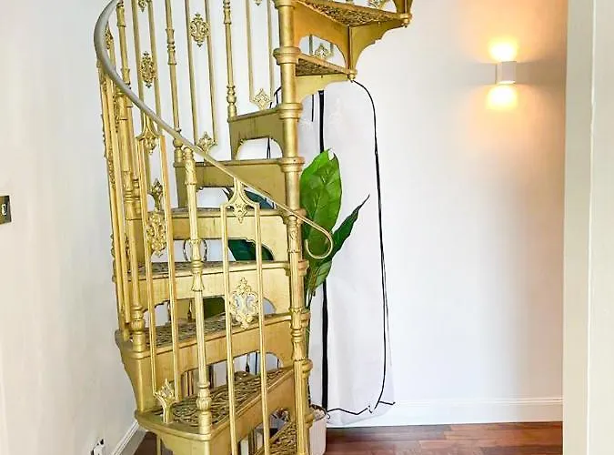 Exquisite & Lively With Fireplace & Panoramic Views דירה *