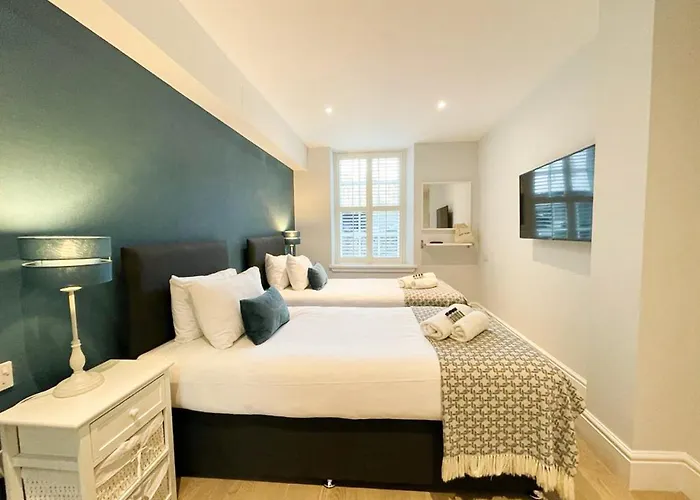 Modern 3 Bedroom Apartment, West End Edinburgh