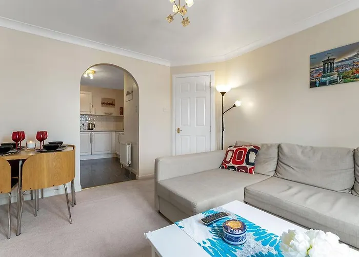 Apartment Modern 1br Flat - Free Parking + Lift *