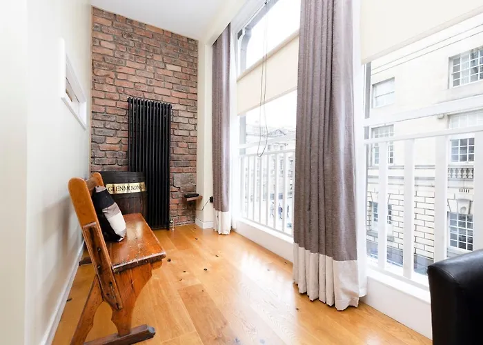 Joivy 1 Bed Flat In Old Town, Next To St Giles Cathedral