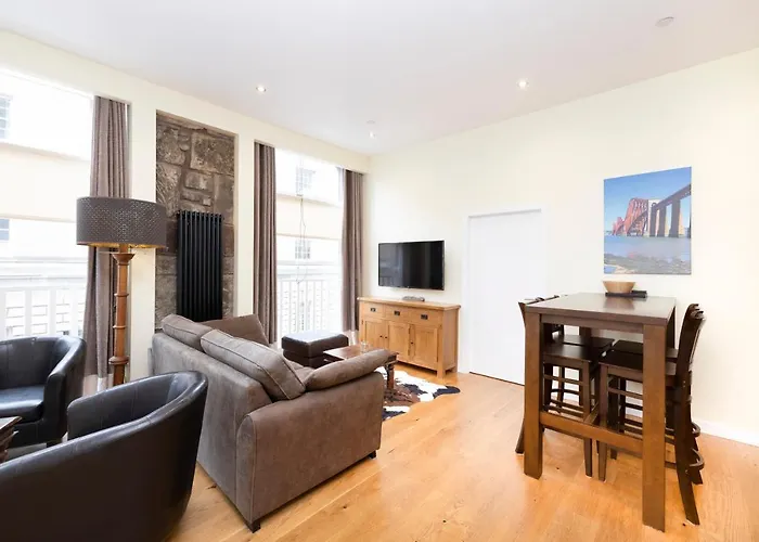 Joivy 1 Bed Flat In Old Town, Next To St Giles Cathedral