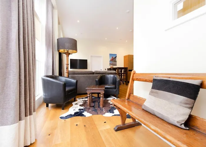 Joivy 1 Bed Flat In Old Town, Next To St Giles Cathedral Edinburgh