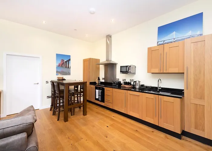 Joivy 1 Bed Flat In Old Town, Next To St Giles Cathedral *