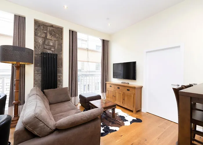 Joivy 1 Bed Flat In Old Town, Next To St Giles Cathedral
