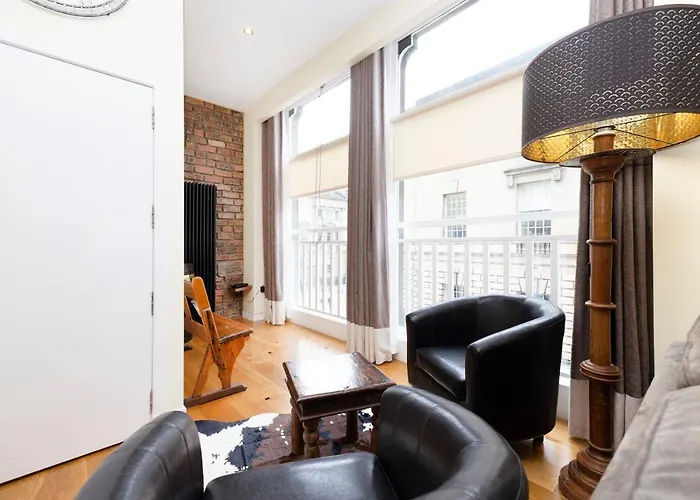 Joivy 1 Bed Flat In Old Town, Next To St Giles Cathedral *