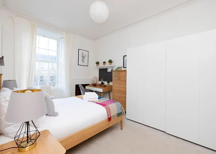 Joivy Bright And Modern Flat With Desk Apartment Edinburgh