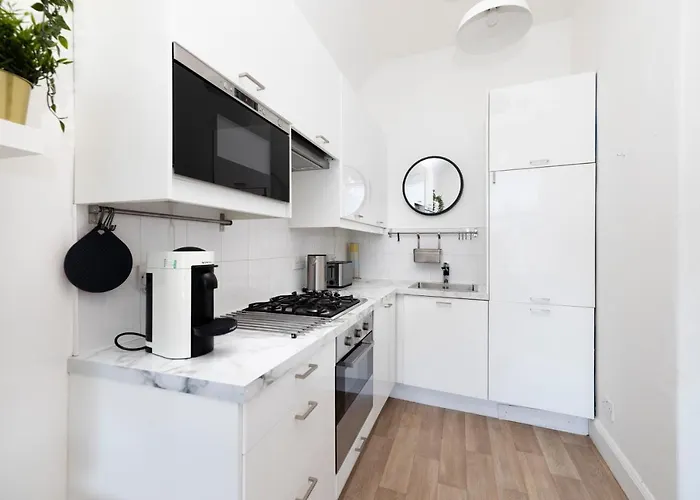 Joivy Bright And Modern Flat With Desk Apartment