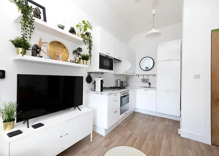 Joivy Bright And Modern Flat With Desk *