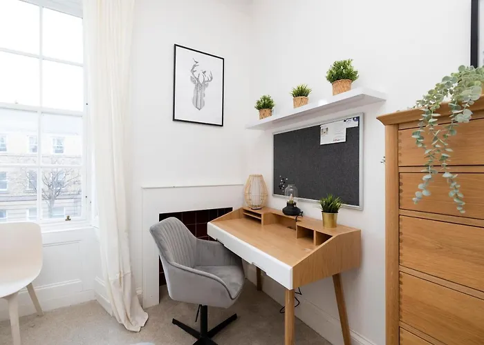 Joivy Bright And Modern Flat With Desk