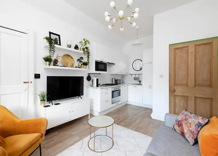 Joivy Bright And Modern Flat With Desk Apartment *