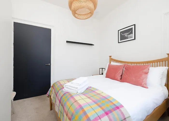 Joivy Bright And Modern Flat With Desk *