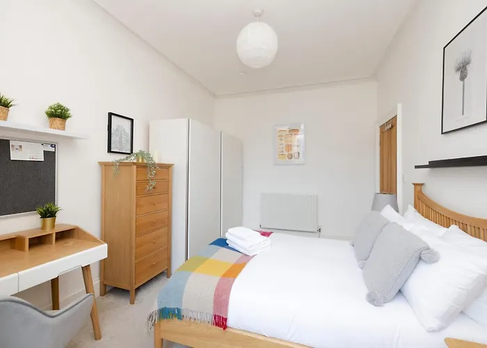 Joivy Bright And Modern Flat With Desk Apartment *