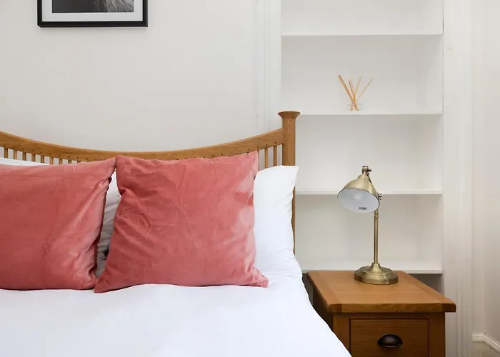 Joivy Bright And Modern Flat With Desk Apartment