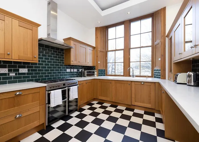 Апартаменты Joivy Spacious Near The Meadows Эдинбург