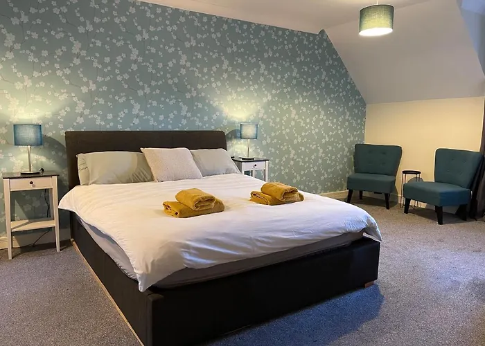 - With Balcony And Secure Garage Parking Apartment Edinburgh