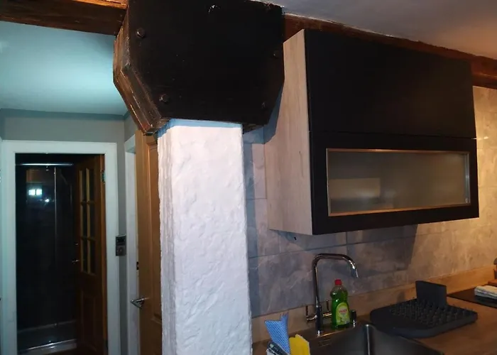 Lovely 2 Bedroom B-listed Converted Whisky Bond Daire