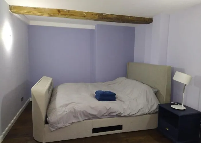 Lovely 2 Bedroom B-listed Converted Whisky Bond Edinburgh