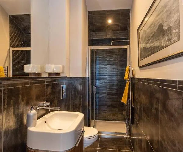 Joivy Beautiful Penthouse With Terrace & Jacuzzi شقة إدنبرة