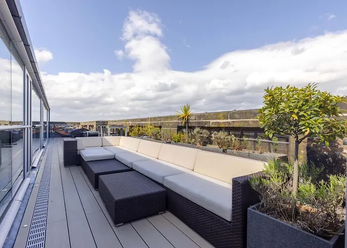 Joivy Beautiful Penthouse With Terrace & Jacuzzi