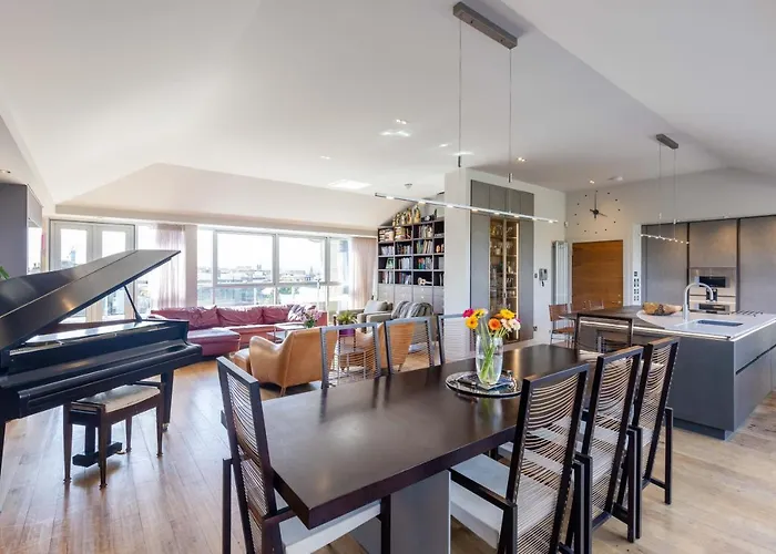 شقة Joivy Beautiful Penthouse With Terrace & Jacuzzi إدنبرة