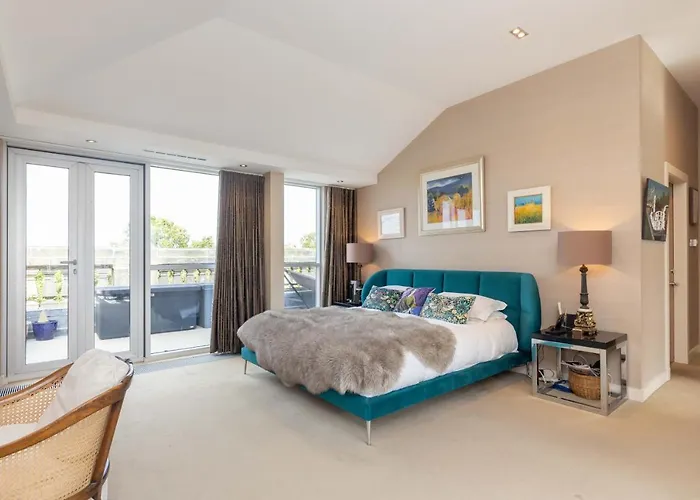 Joivy Beautiful Penthouse With Terrace & Jacuzzi شقة إدنبرة