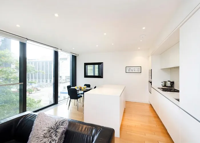 דירה Altido Elegant Flat Near The Meadows With Parking *