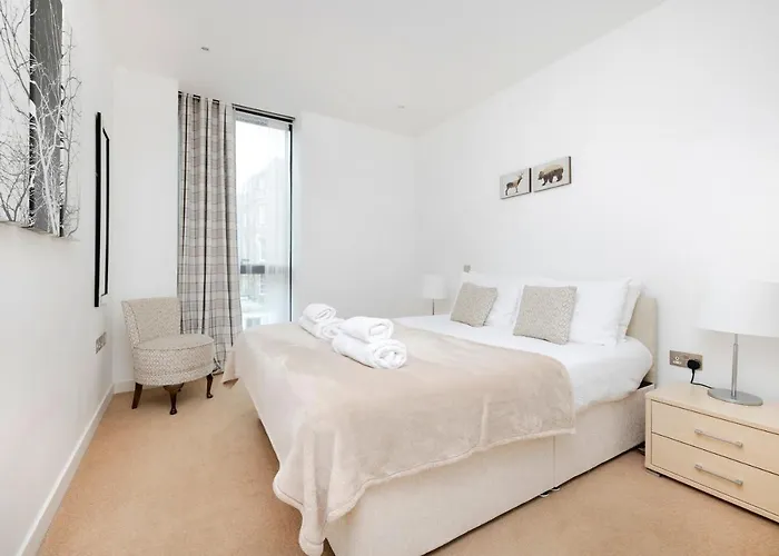 דירה Altido Elegant Flat Near The Meadows With Parking *