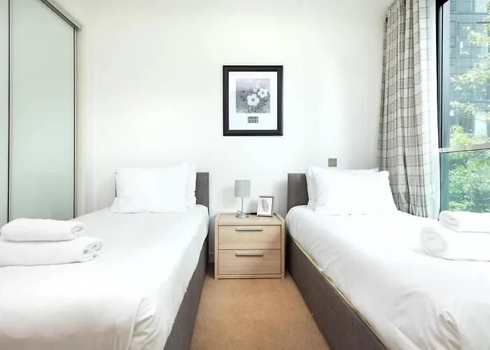 아파트 Altido Elegant Flat Near The Meadows With Parking