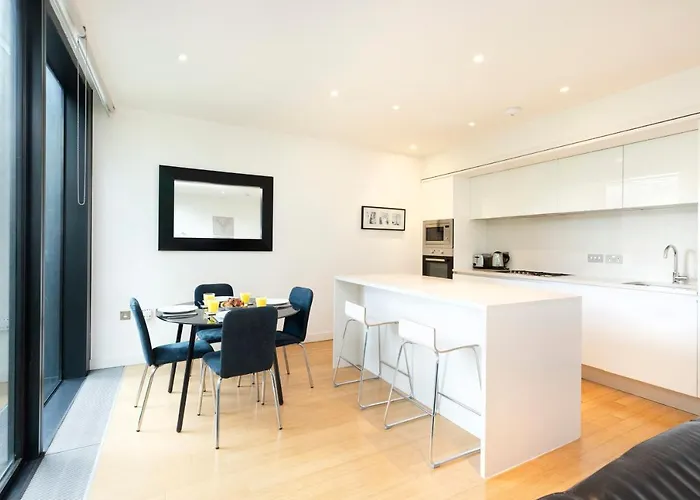 דירה Altido Elegant Flat Near The Meadows With Parking