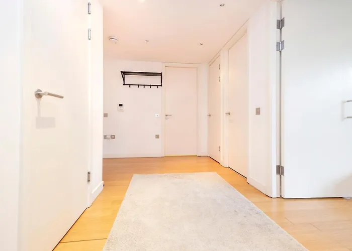 Altido Elegant Flat Near The Meadows With Parking Apartmán