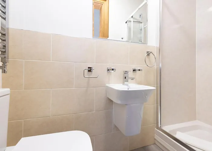 Апартаменты Joivy Spacious Near The Meadows Эдинбург