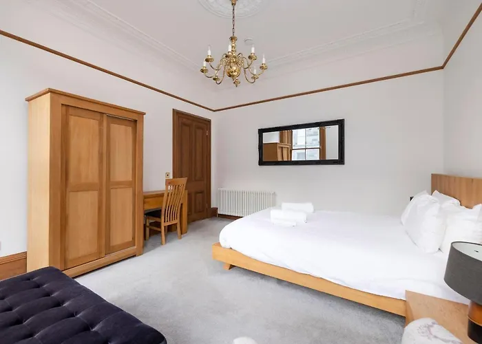 Апартаменты Joivy Spacious Near The Meadows