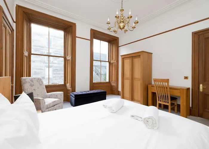 Апартаменты Joivy Spacious Near The Meadows