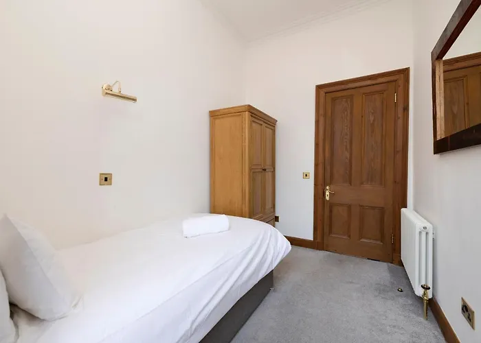 Joivy Spacious Near The Meadows Апартаменты